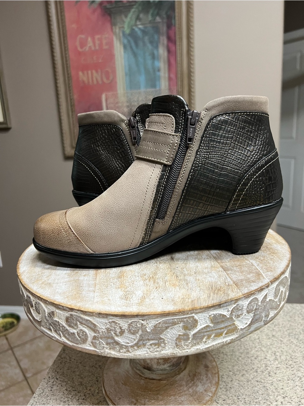 Orthofeet “Emma”…Two-Tone Leather Ankle Booties with Decorative Buckle 8W